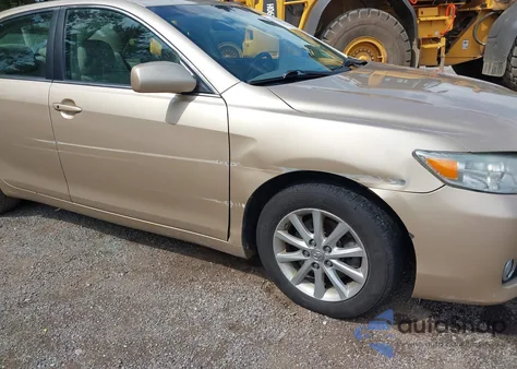 2011 Toyota Camry Xle z USA, uszkodzony, nr VIN 4T1BF3EK2BU707773